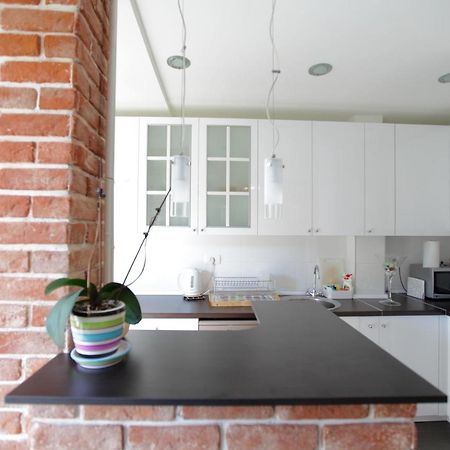 Brick Apartment On Macedonia Pedestrian Street Скопие Екстериор снимка
