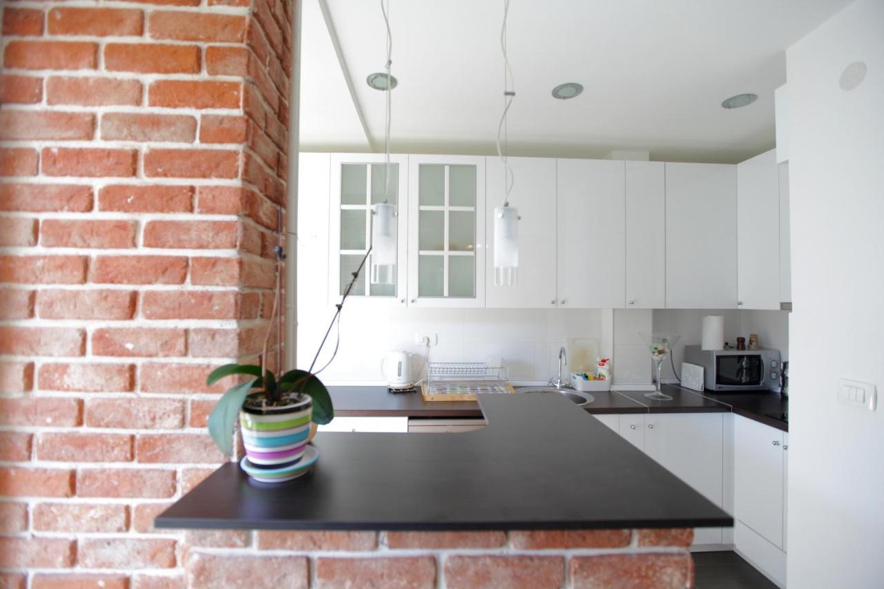 Brick Apartment On Macedonia Pedestrian Street Скопие Екстериор снимка
