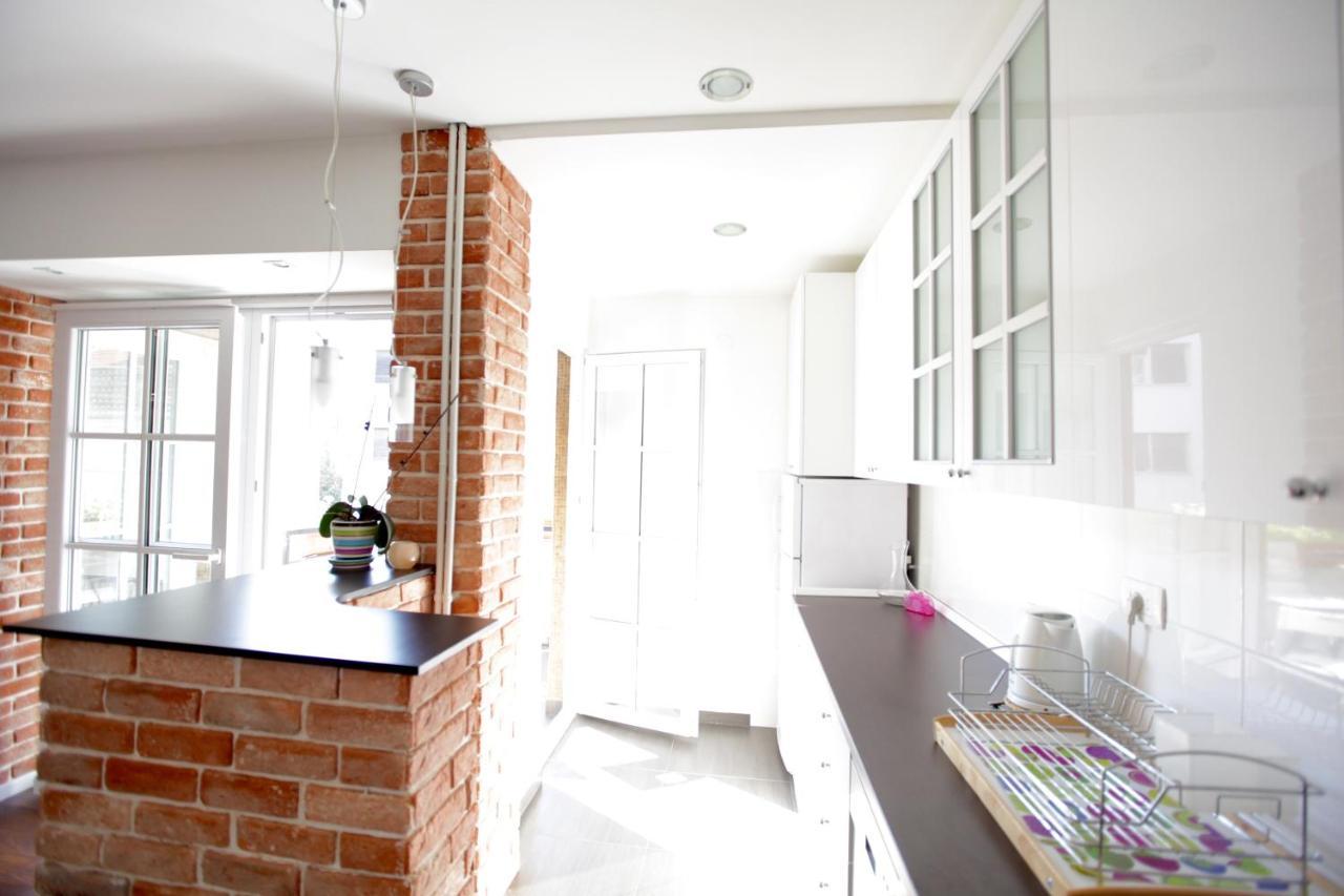 Brick Apartment On Macedonia Pedestrian Street Скопие Екстериор снимка
