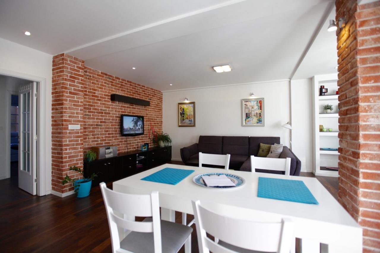 Brick Apartment On Macedonia Pedestrian Street Скопие Екстериор снимка