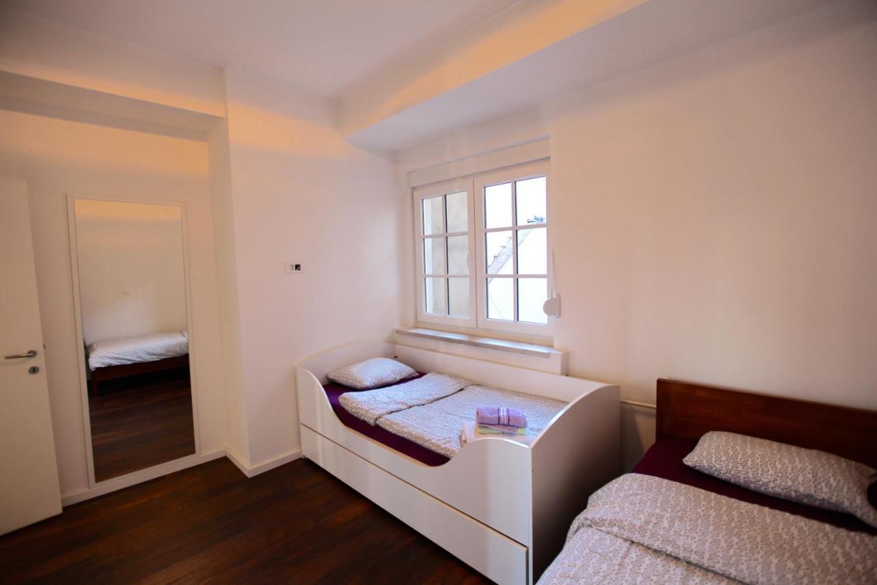 Brick Apartment On Macedonia Pedestrian Street Скопие Екстериор снимка