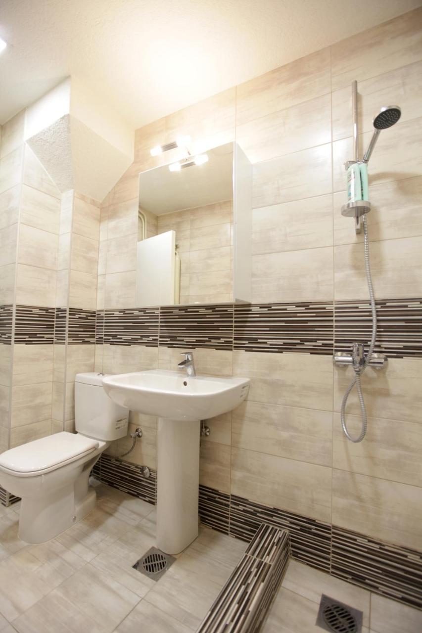 Brick Apartment On Macedonia Pedestrian Street Скопие Екстериор снимка